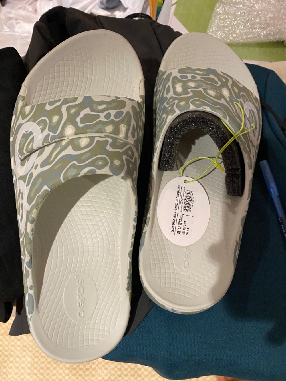 Oofos mens 11 OOahh sport cosmic grey water camo